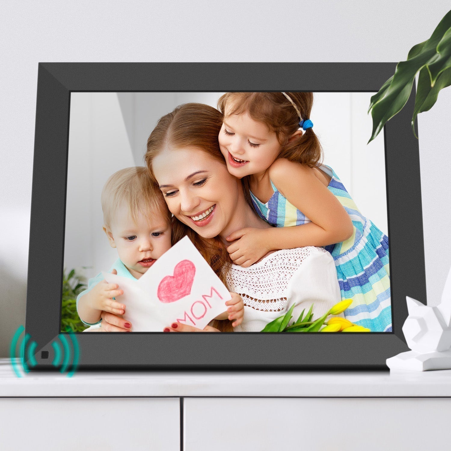 Aluratek, Celebrate Mom: Relive Cherished Moments with Aluratek Digital Photo Frames