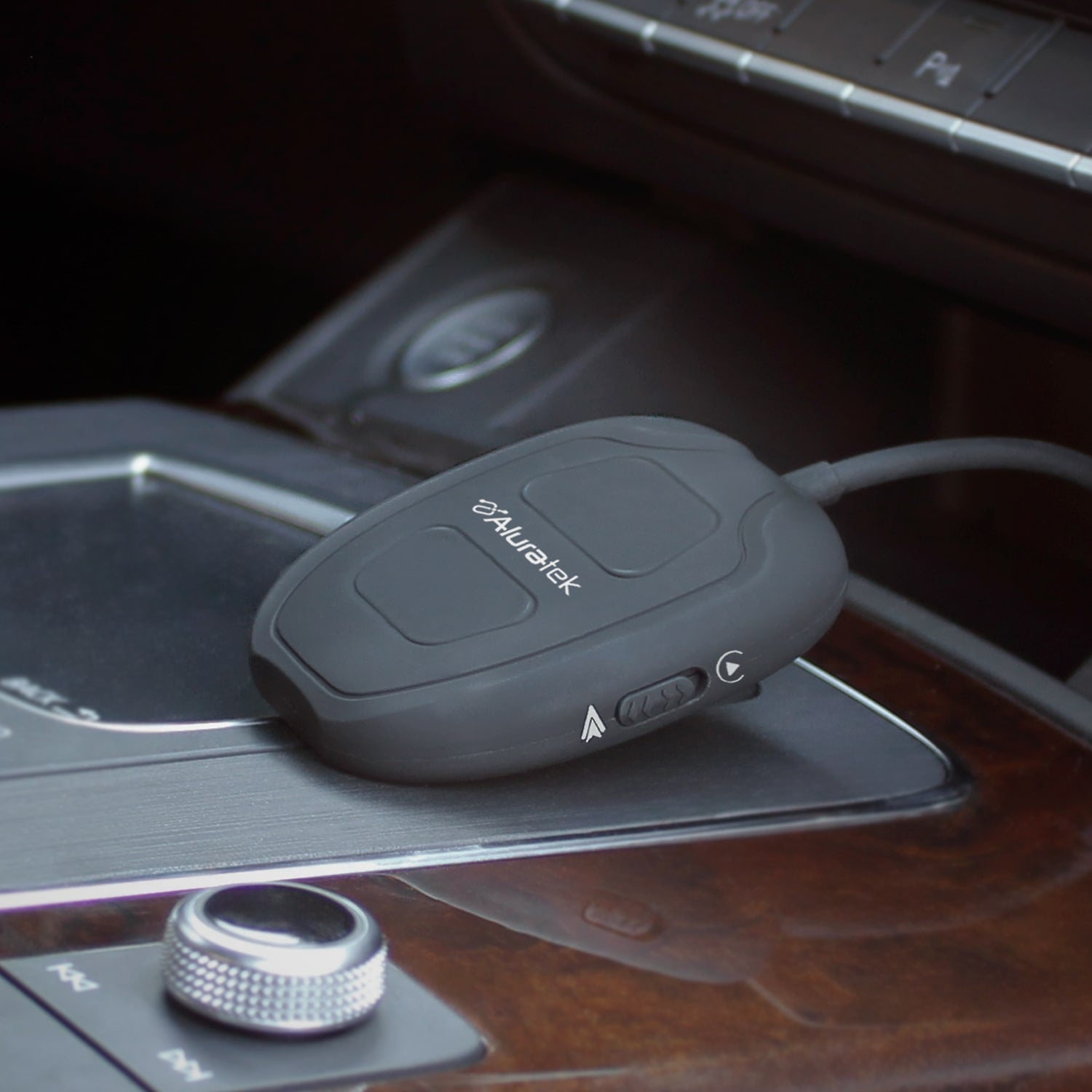 Aluratek Apple CarPlay® or Android Auto™ in car