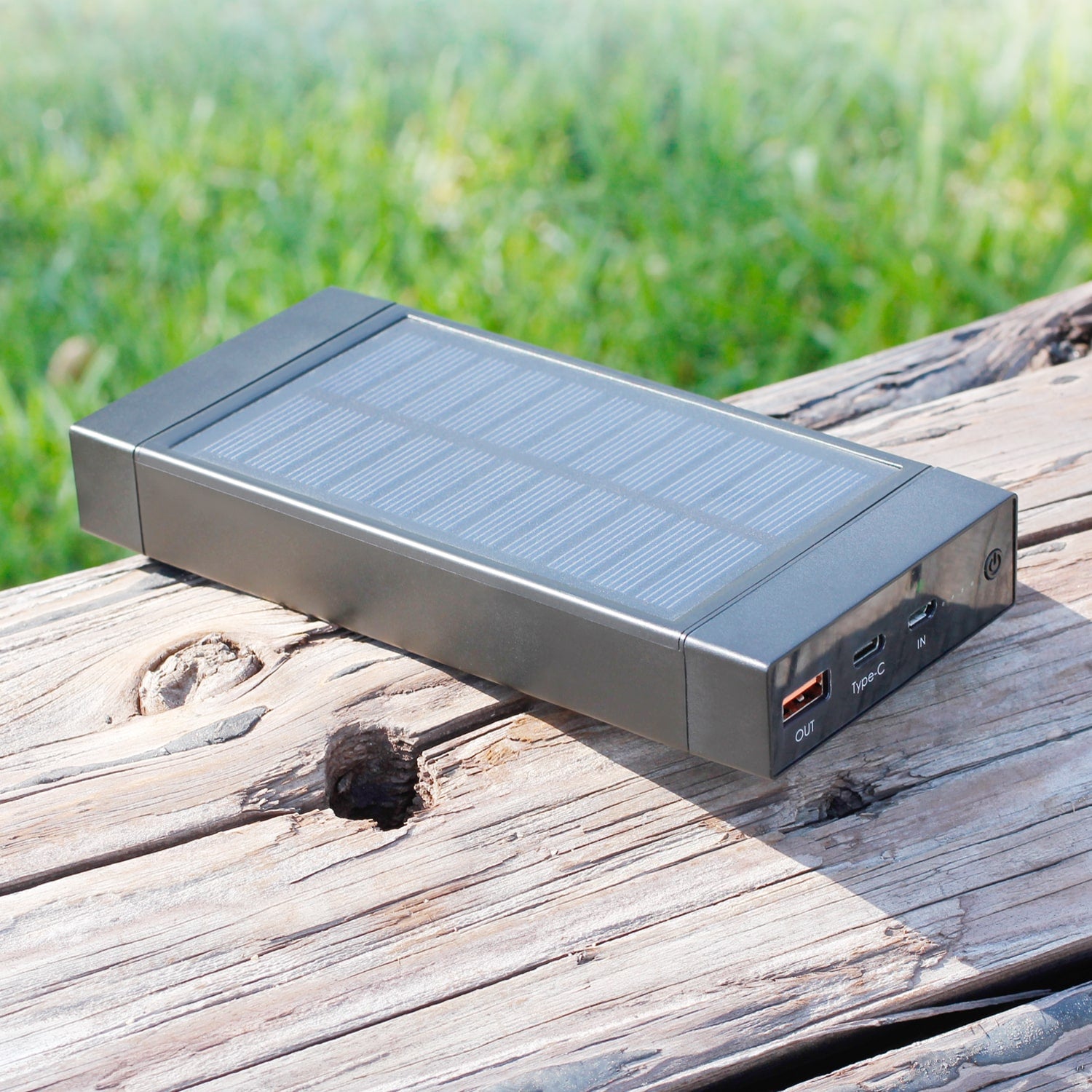 Aluratek 16k USB Type-C Power Bank with Qualcomm Quick Charge 3 lifestyle angle