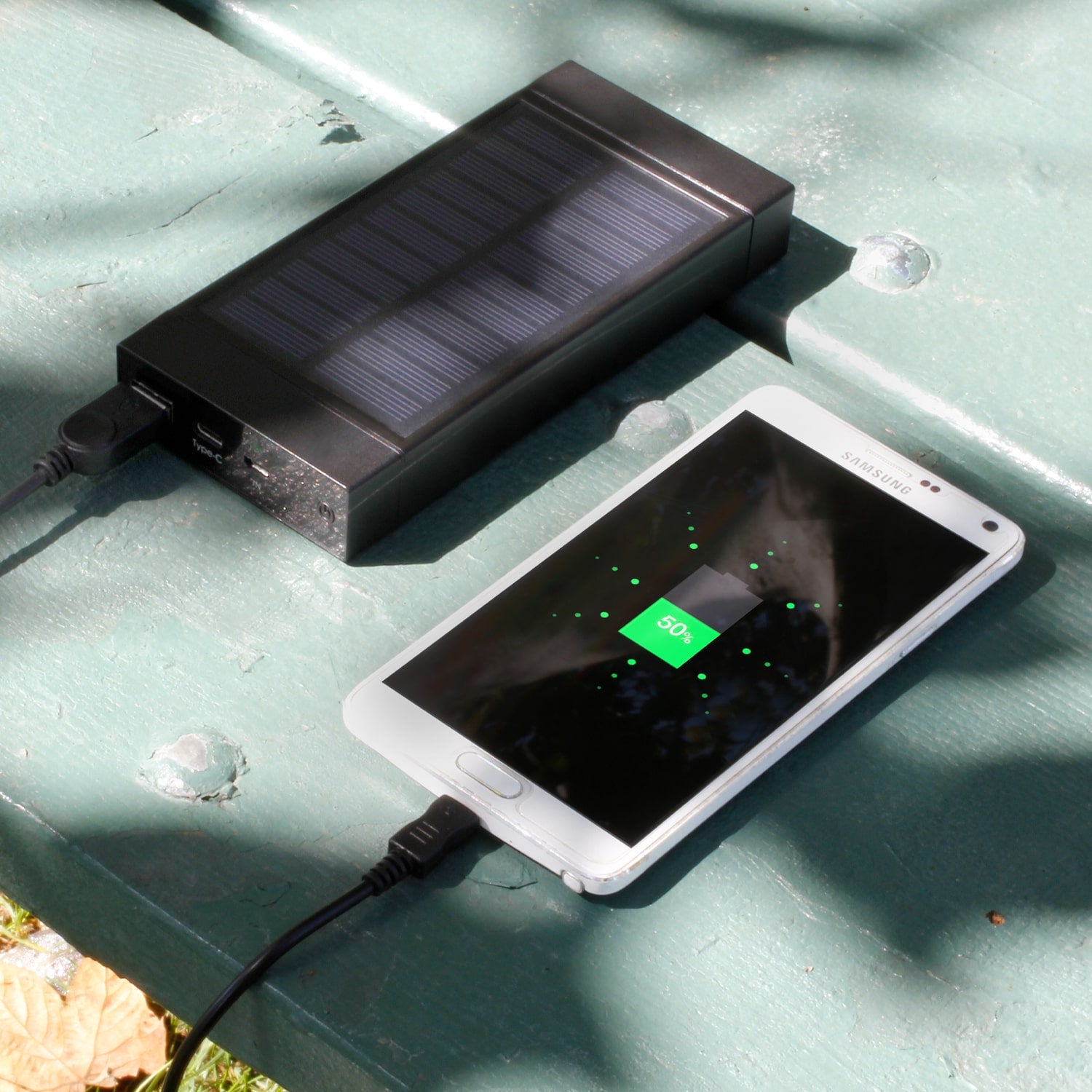 Aluratek 16k USB Type-C Power Bank with Qualcomm Quick Charge 3 lifestyle charging smartphone