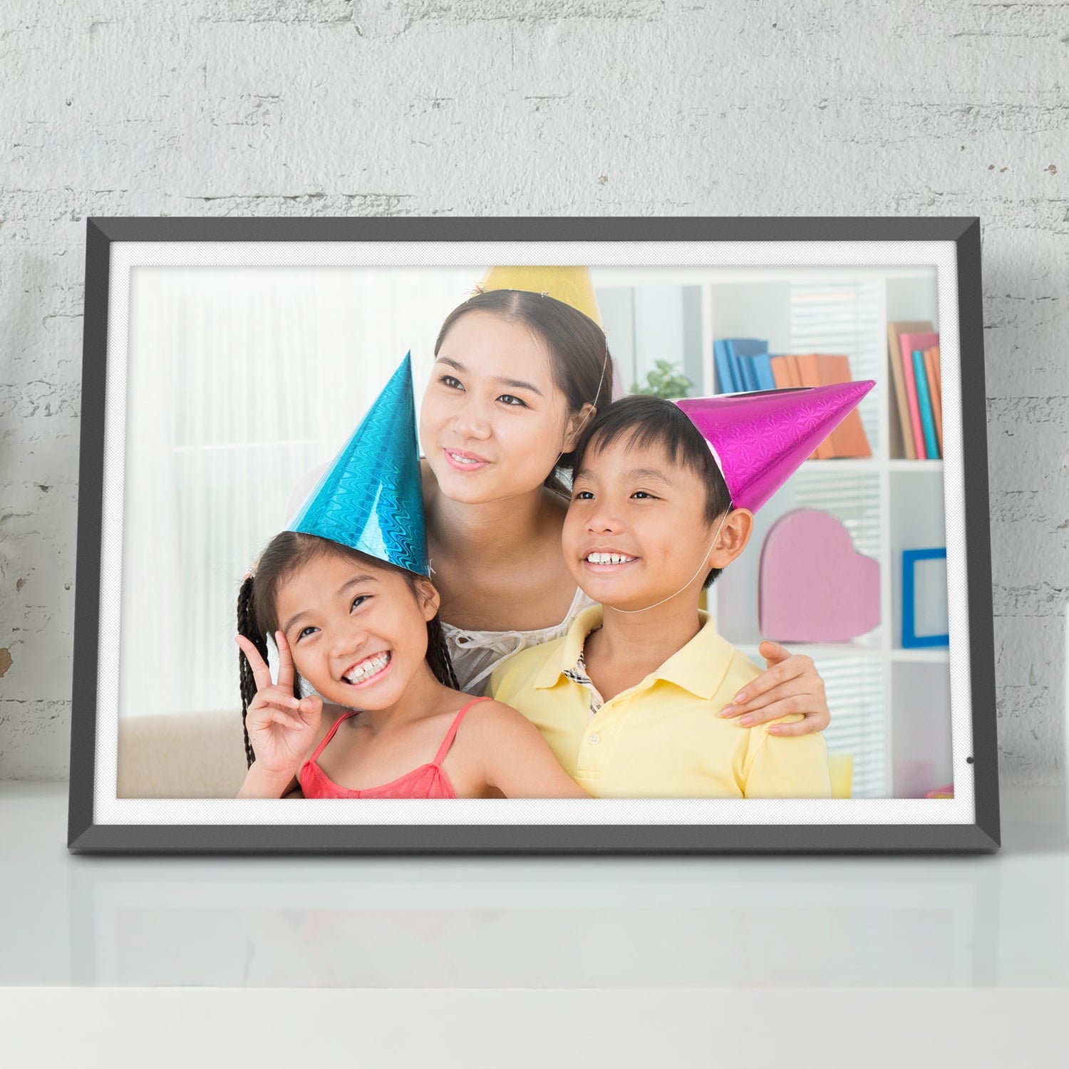 13.5" Dual-band 2.4Ghz, 5Ghz WiFi Touchscreen Digital Photo Frame with 3K Resolution, Light Sensor and 32GB Built-in Memory