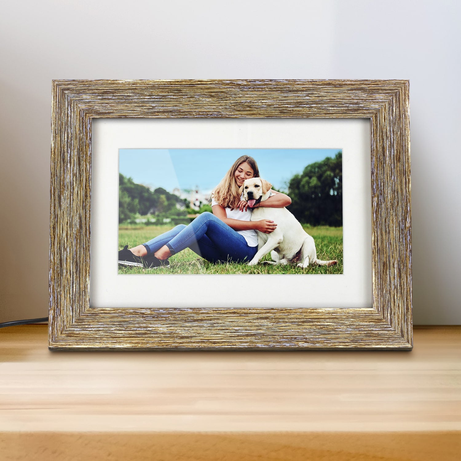 7" Distressed Wood Digital Photo Frame with Automatic Slideshow