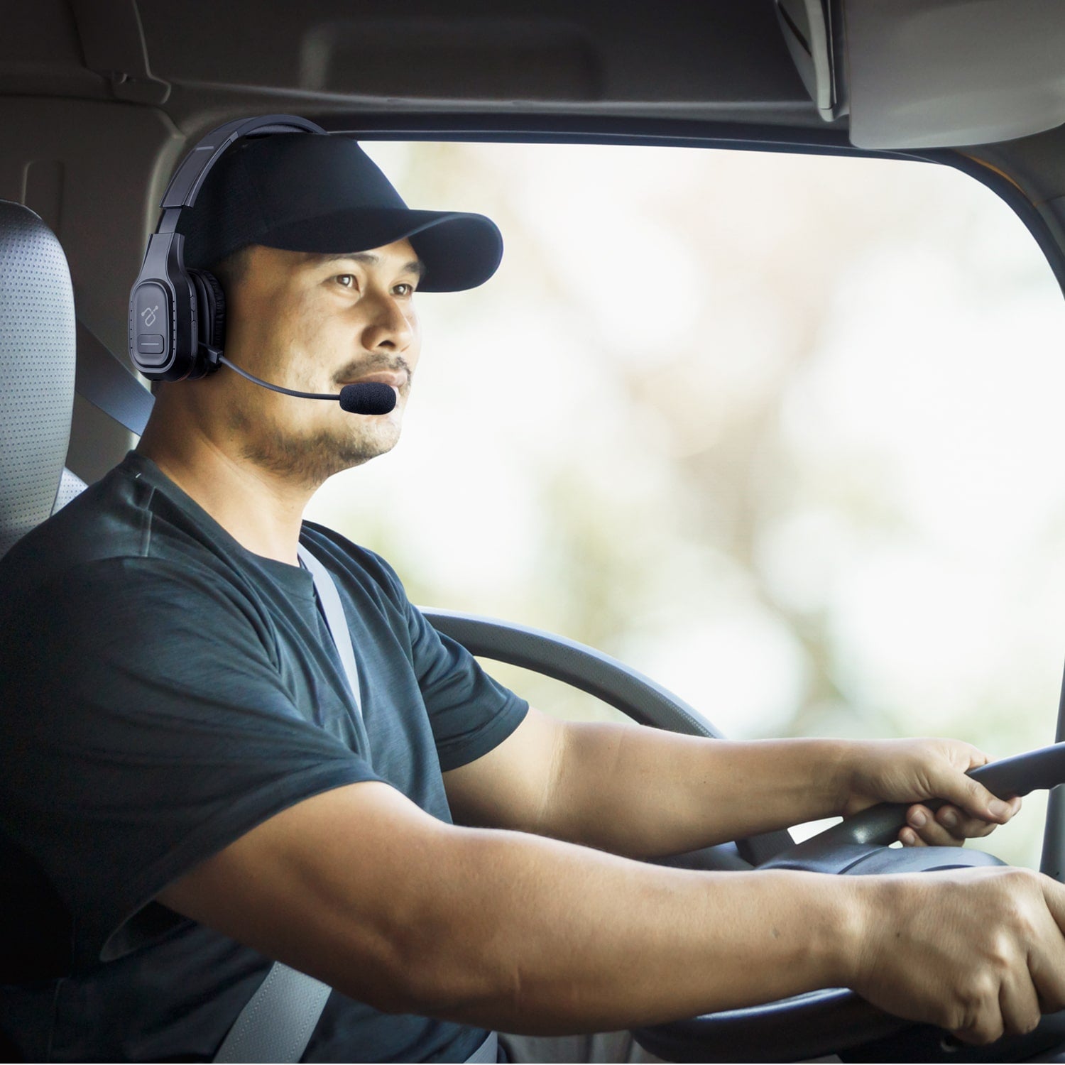 aluratek Headphone bluetooth wireless stereo microphone viewer while driving