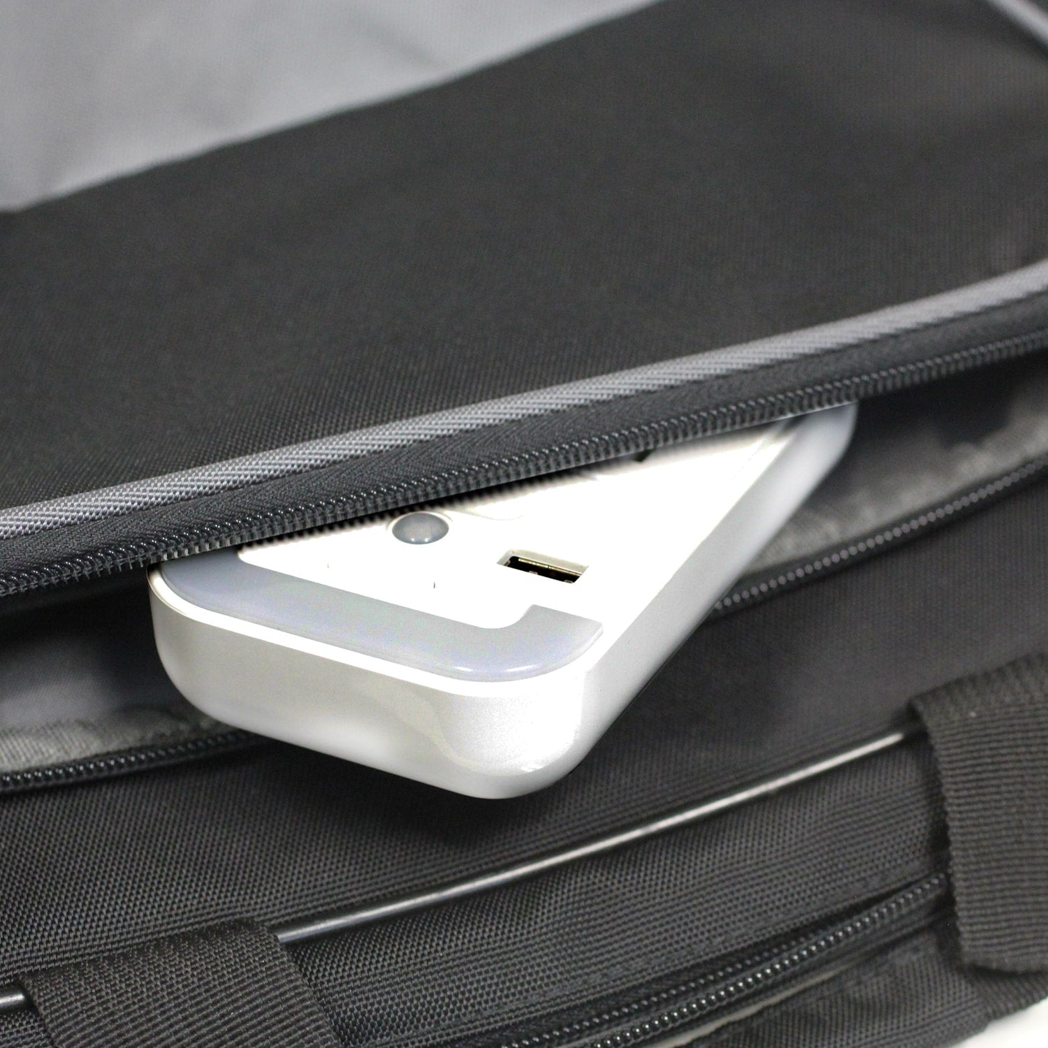 Aluratek Nightlight 4x outlet dual USB light sensor lifestyle BAG