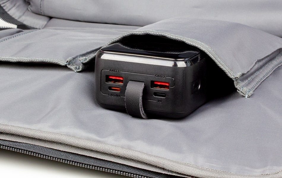 Aluratek portable 30k power bank 65W viewer compact portable black
