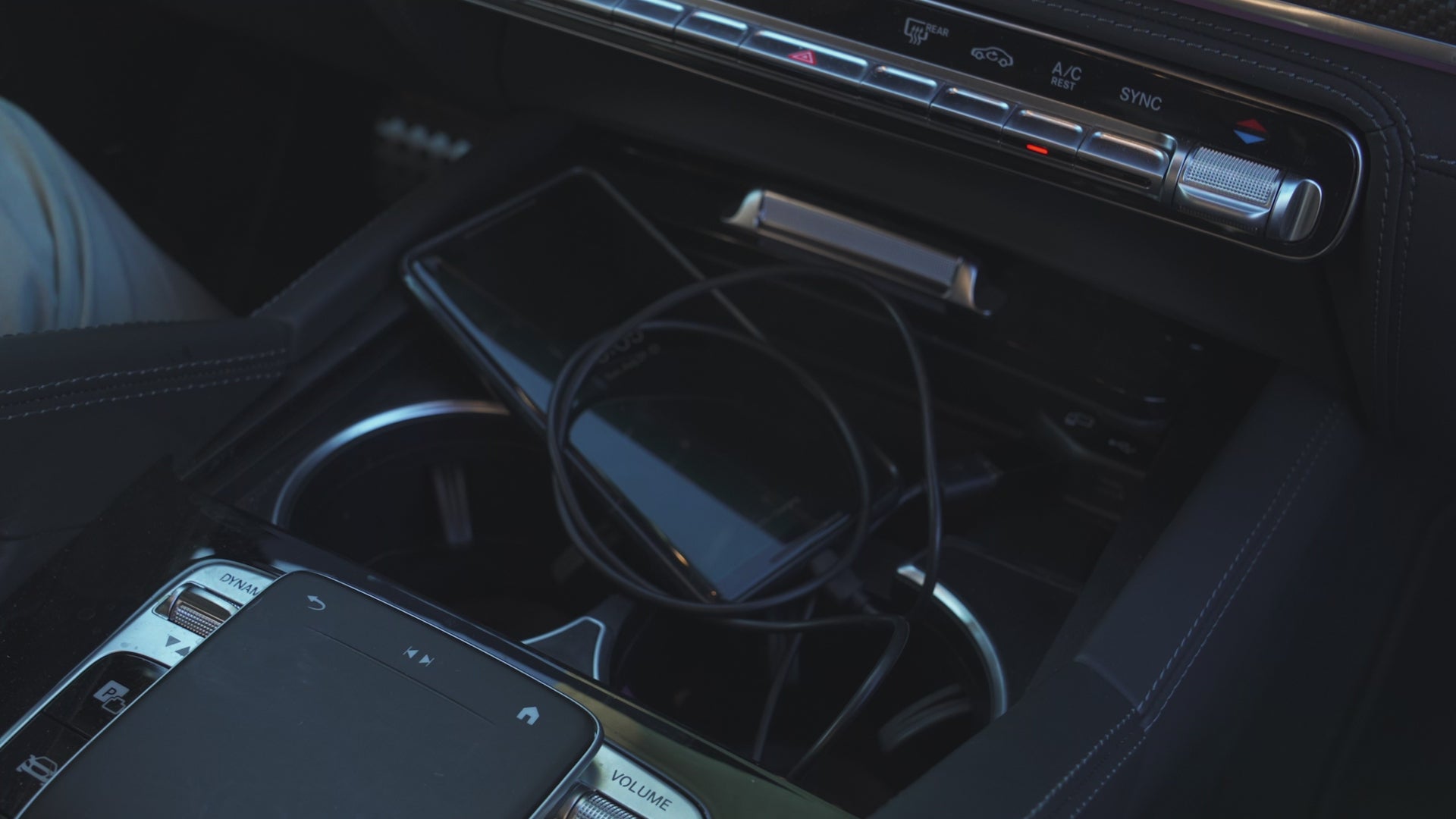 Load video: AWAGA01F Product Video Clean