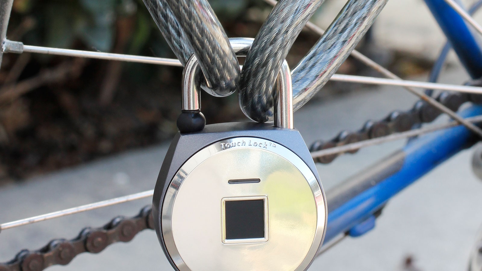 Smart Padlocks Simplify Travel Using Unique Fingerprint Technology
