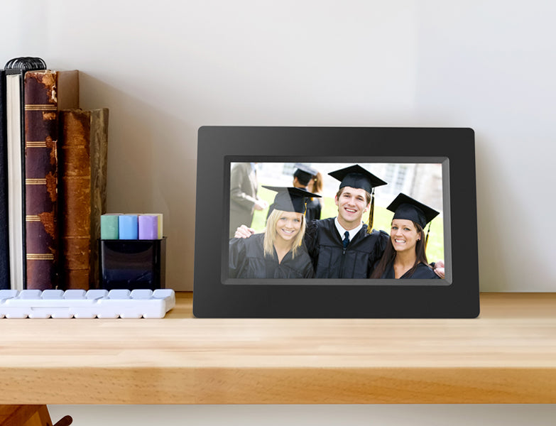 7-Inch Digital Photo Frame: Automatic Slideshow Display