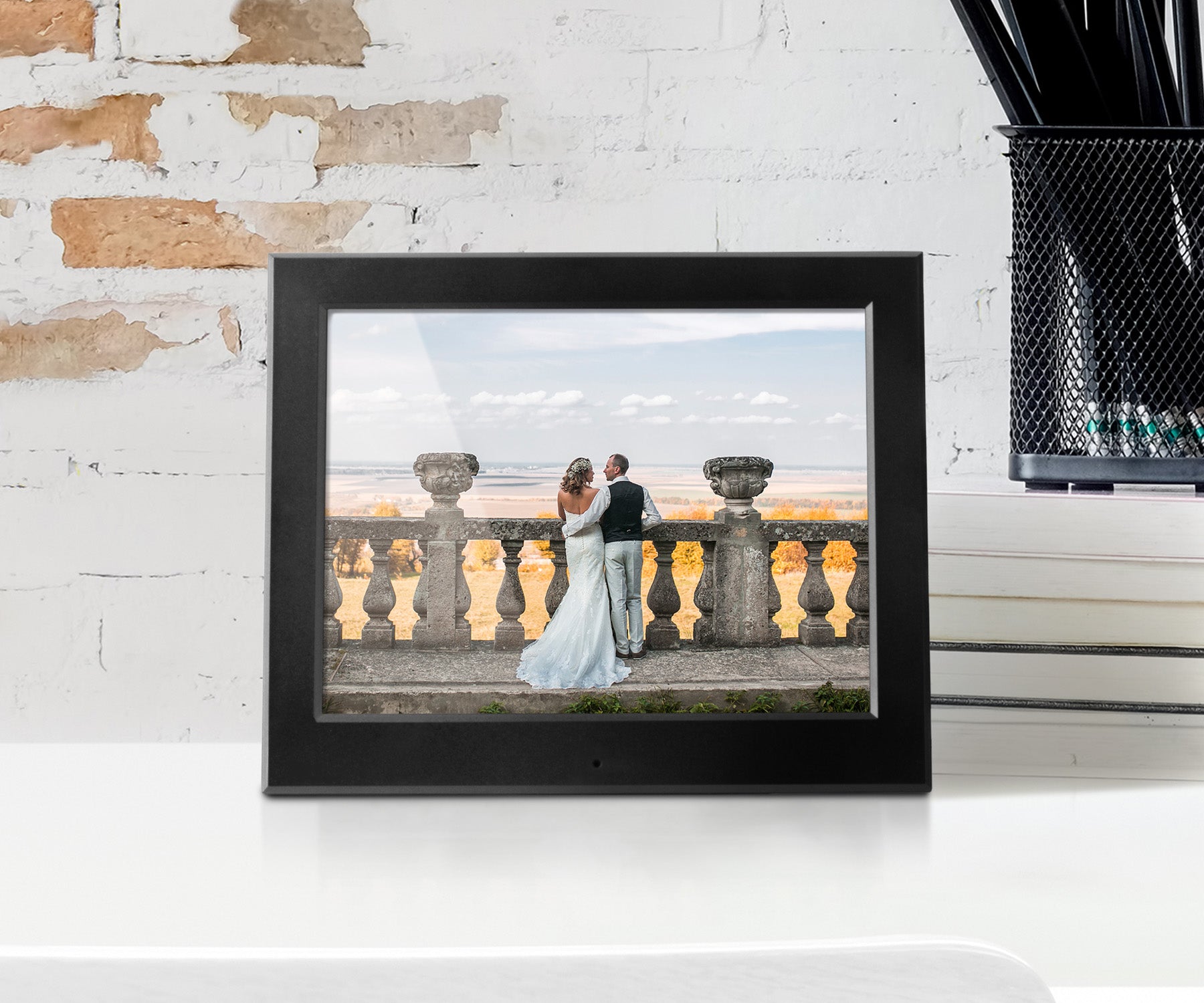 Slim Digital Photo Frame with Automatic Slideshow - 8 inch