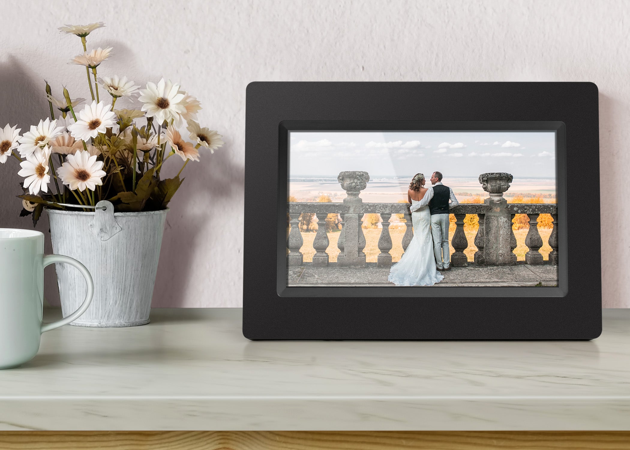 WiFi Digital Photo Frame with Touchscreen IPS LCD Display and 8GB Buil