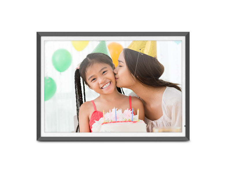 Dual-band 2.4Ghz, 5Ghz WiFi Touchscreen Digital Photo Frame with 3K Resolution, Light Sensor and 32GB Built-in Memory - 13.5 inch
