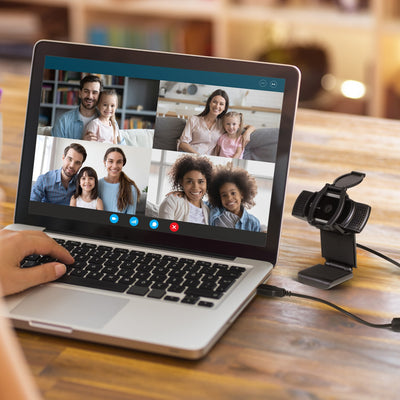 Aluratek Ultra 2K HD Webcam Auto-Focus Dual-Stereo Noise-Cancelling Mics lifestyle Desk