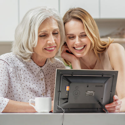 aluratek 10 digital photo frame distressed wood automatic slideshow lifestyle kitchen