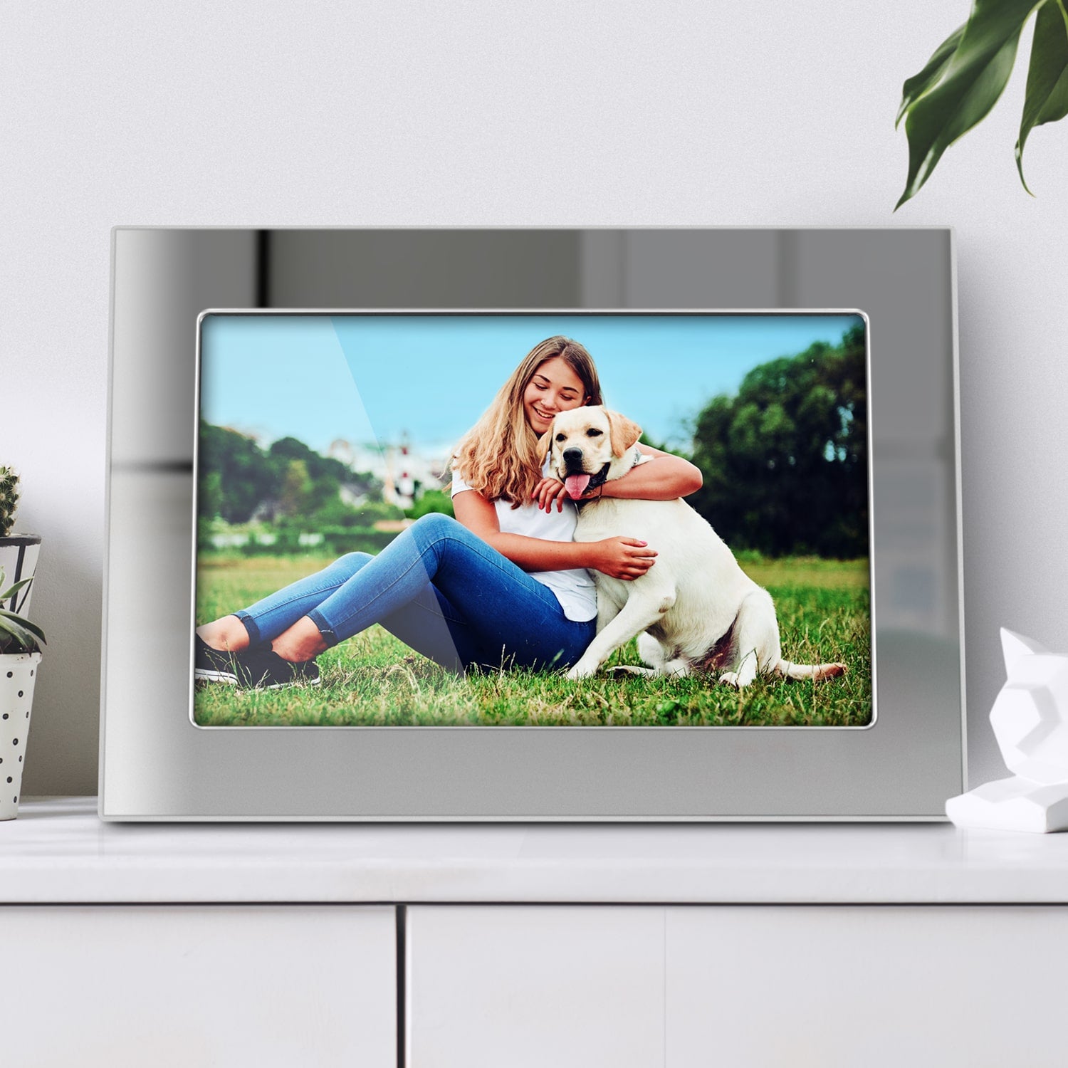 10" Silver WiFi Digital Photo Frame with Touchscreen IPS LCD Display and 16GB Built-in Memory
