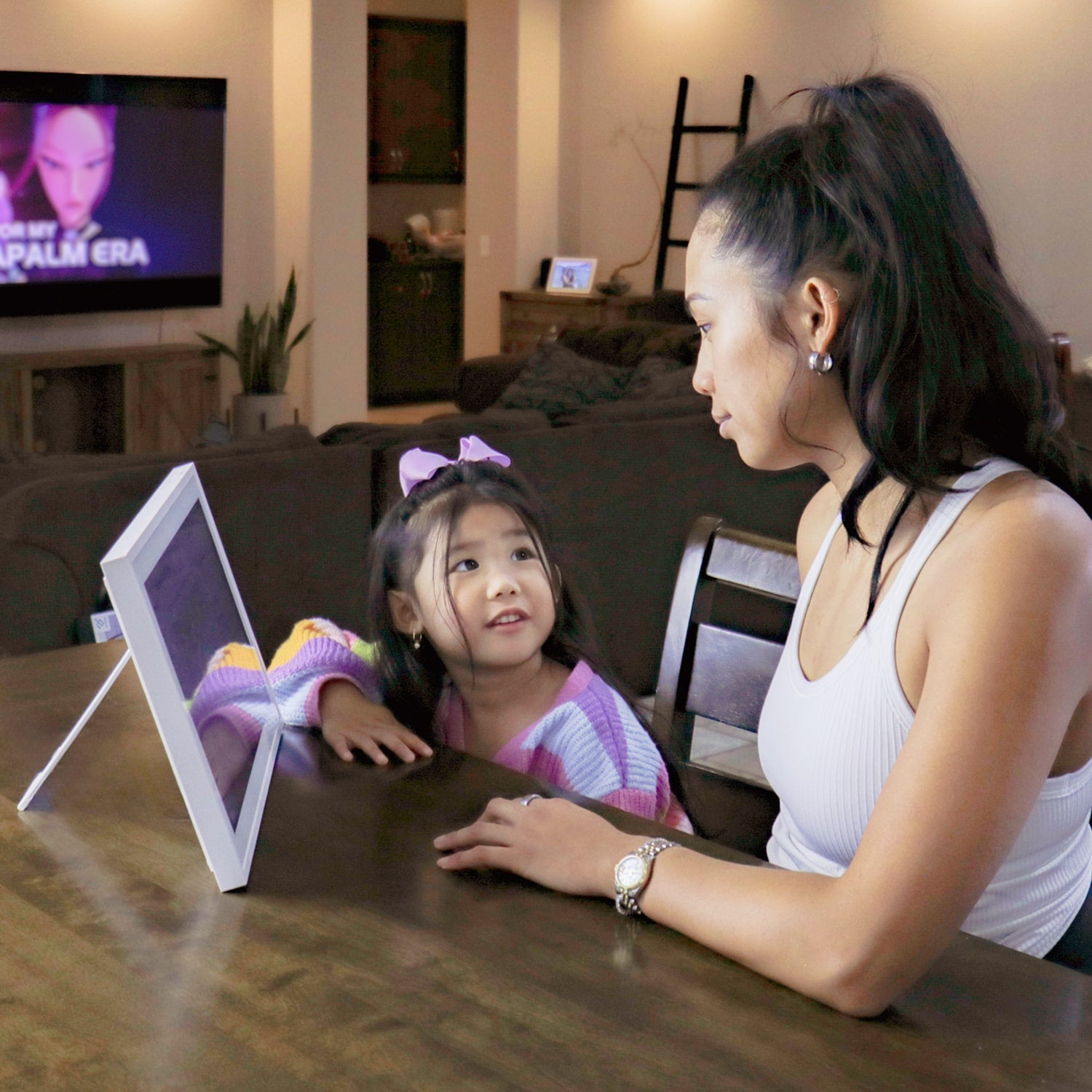 aluratek 10-inch smart wifi touchscreen digital calendar photo frame 32gb chores