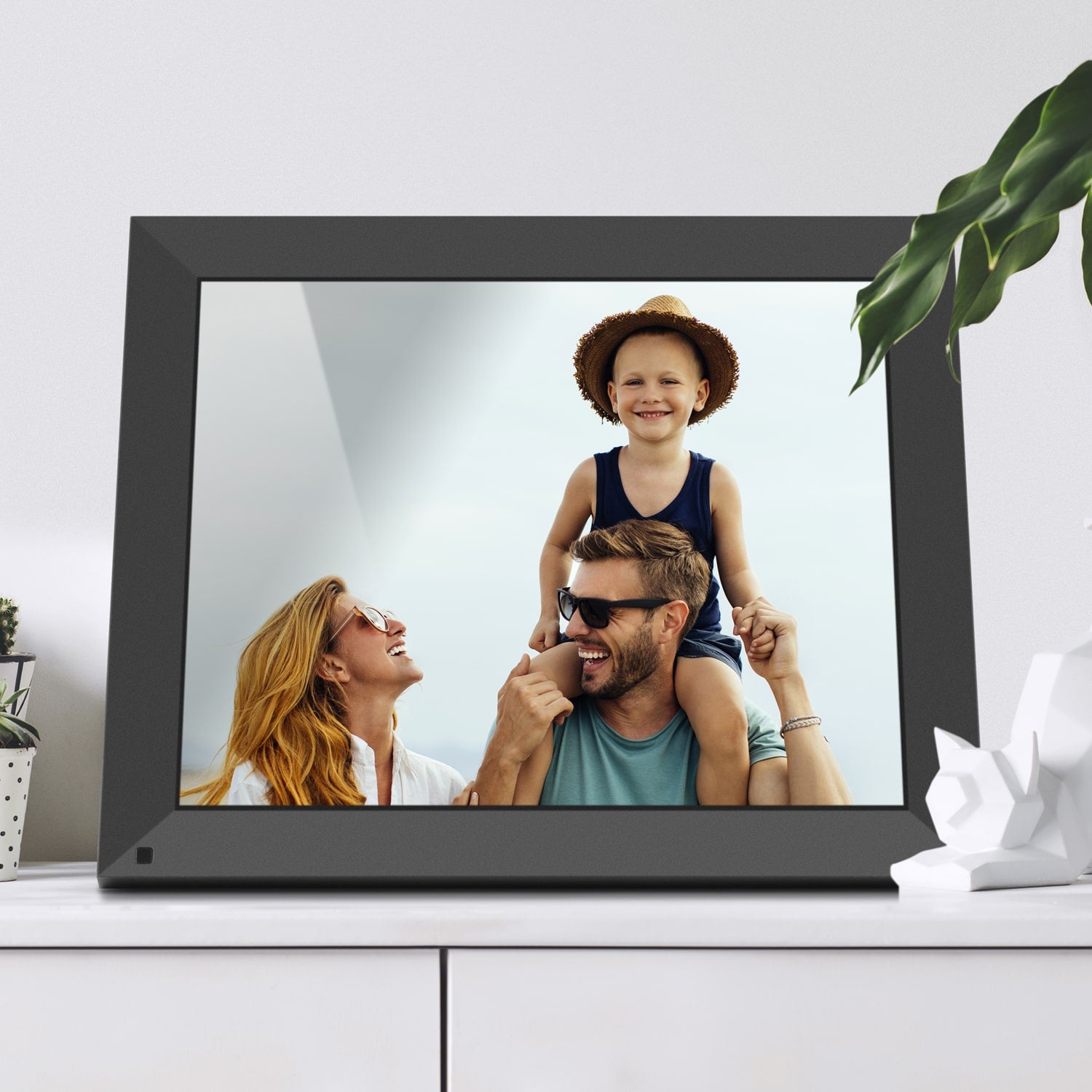 15" Digital Photo Frame with 4GB Built-in Memory