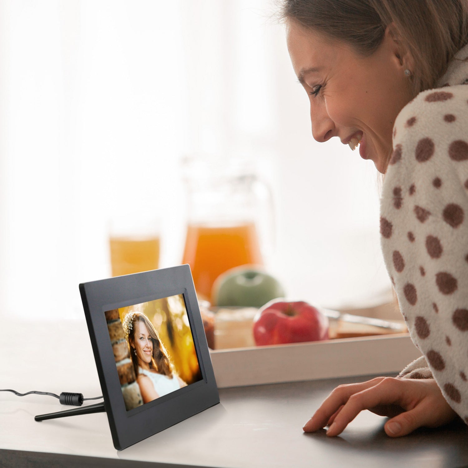 aluratek 7-inch ips touchscreen wifi digital photo frame 8gb viewing