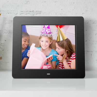 aluratek 8 digital photo frame 4gb lifestyle