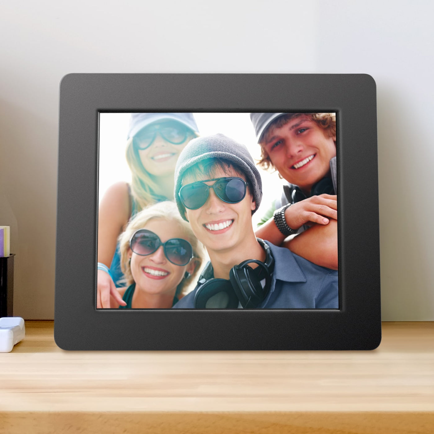 8-Inch Digital Photo Frame: Automatic Slideshow Display – Aluratek