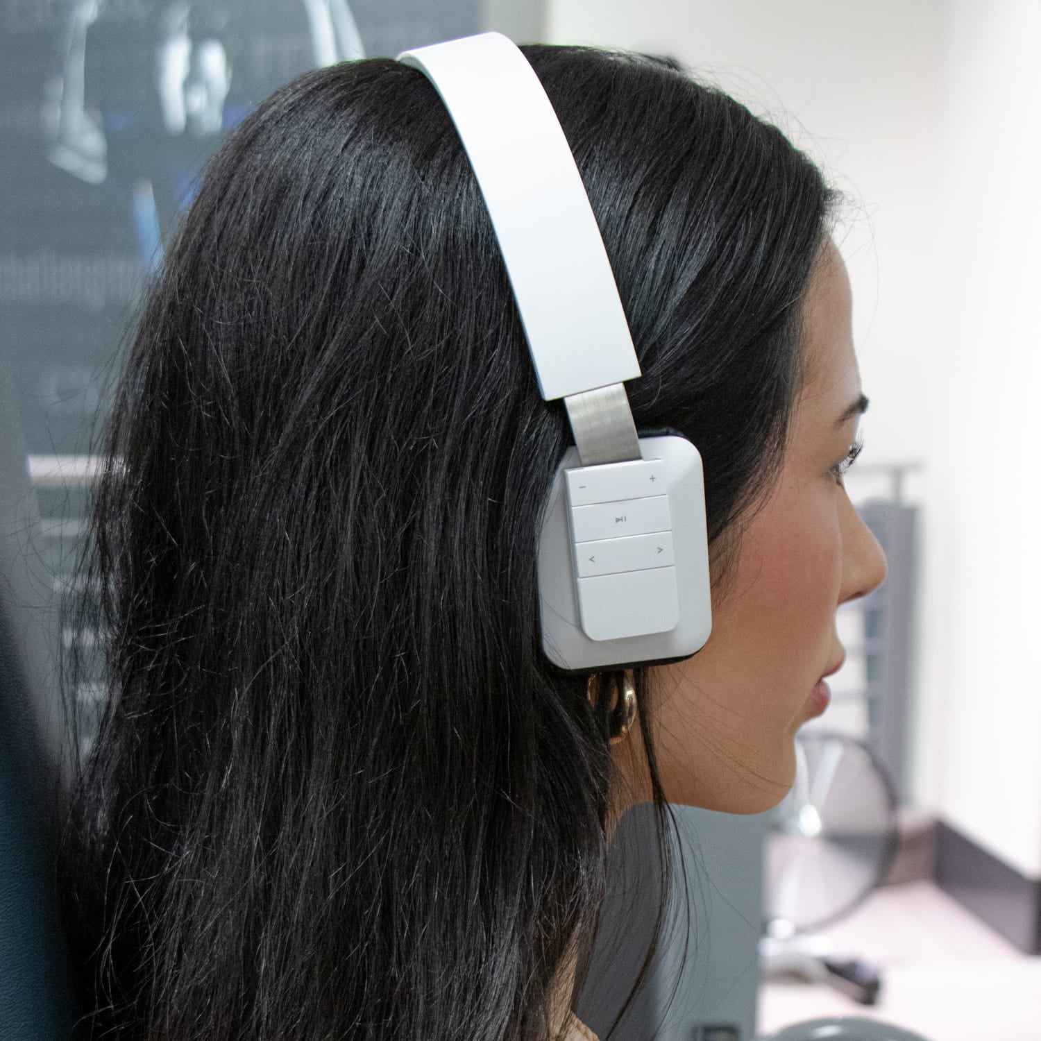 White Wireless Stereo Headphones – Comfort & Hi-Fi Sound – Aluratek