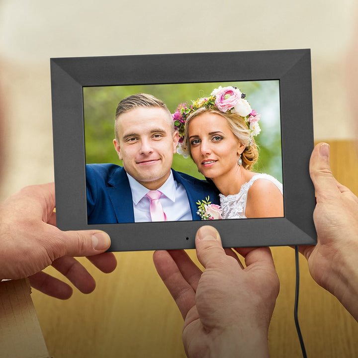Digital Photo Frames: Display Your Memories in Style – Aluratek