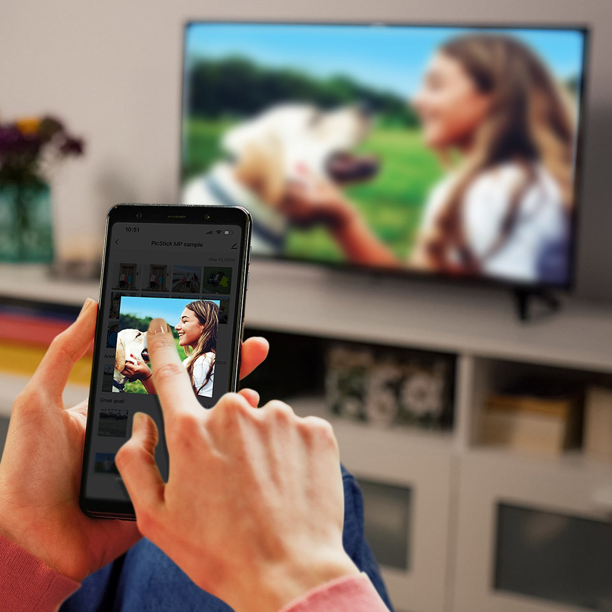 Wireless Photo Viewer For TV | PicStick – Aluratek