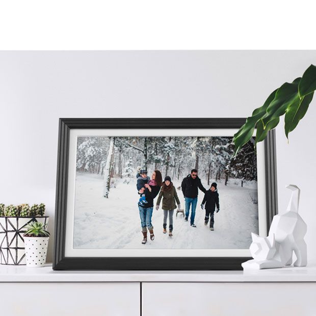 WiFi Digital Photo Frame with Touchscreen IPS LCD Display and 32GB Bui